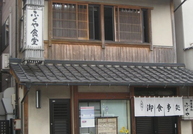 地元で人気の食堂です