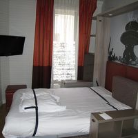 ベッドを使用しない時は、ソファーに変身することが可能。