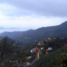 高台から見下ろして