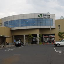 会館がある寒河江駅東口の駅舎