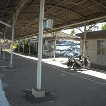 高雄港駅の駅舎