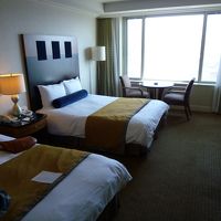 ツインベッド。ダブルとシングルがひとつづつ。