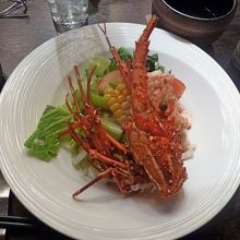 「いせえび」の和風サラダと言うよりも，「中華風」サラダ． 