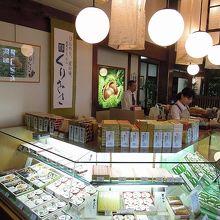 お土産はどれにしようかな