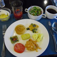 バイキング。食べられるもの少ない。
