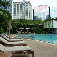 ホテルのプール