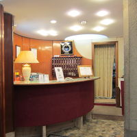 ホテルフロント。但し、人はおらず、受付業務は全て隣のサンマル