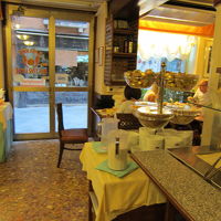 朝食はとなりのサンマルコホテルのレストランで。 