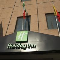 道路に面して建ってます。庭なんてなく、いきなりロビー。