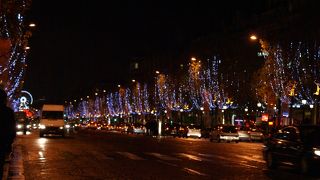 夜のライトアップは必見です