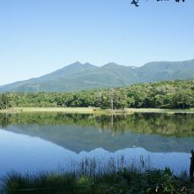 二湖に写る山が見どころ！