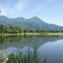 そして一湖。こちらも山が写る。