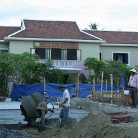 ホテル前の玄関は工事中でした！