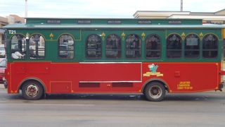 グアムの超便利赤いシャトルバス（*^_^*）。