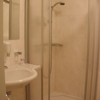 シャワーオンリーですが、使い勝手がいいしゆったりしています。