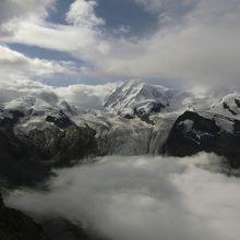 展望台からみた4000m級の山々と氷河