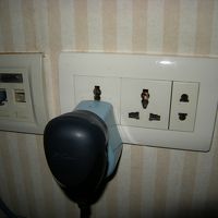 AC100V変換機も利用した。携帯のアダプターは使用できます