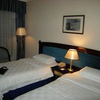 室内照明のスイッチ場所に苦労する。ベッドテーブルに照明スイッ