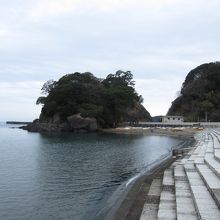 松崎海岸の弁天島