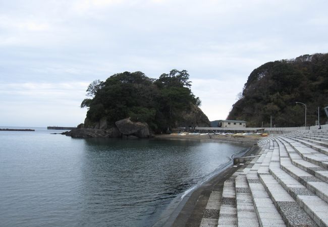 松崎海岸の弁天島