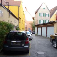 敷地内の駐車場（人物を切り取ったので加工しています）