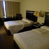 スーツケースを2個広げるには、ぎりぎりの広さ