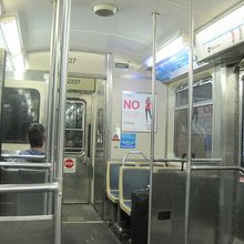 地下鉄ブルーライン　オヘア国際空港駅よりの車内です。