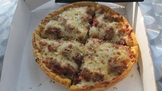 シカゴ・ディープディッシュ・ピザを食べたければ、Terminal3のReggio'sのテイクアウトをお試しあれ！