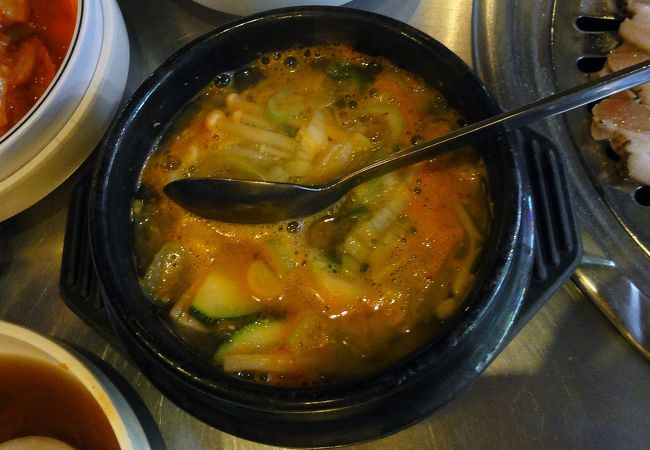 サイドメニューのテンジャンチゲ （1,000ウォン）をスープ