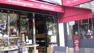 凱旋門の近くのパン屋さん。
