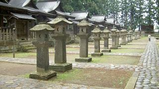 上杉一族のお墓がズラリ