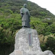 室戸岬に建つ、英雄中岡慎太郎の像