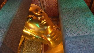 金ぴか寝釈迦仏