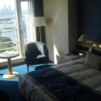 ベッドは、キングサイズでゆったり広々。