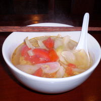 朝食として出された具沢山のインスタントラーメン