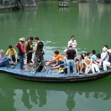 別料金でオプショナルツアーに向かう人達