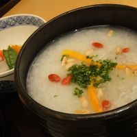 和朝食の薬膳粥。