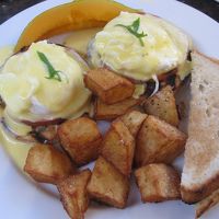 カニカピラグリルでエッグベネディクト☆美味しい！