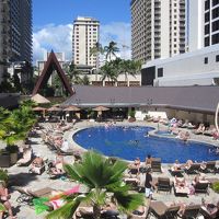 お昼はこんな感じでプールが大にぎわい