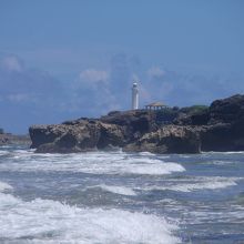 海から灯台