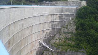 林道の先には壮大なダムがあった！！