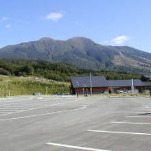 駐車場と駒ヶ岳