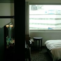 画像は暗いですが、実際は窓が大きく明るいです。