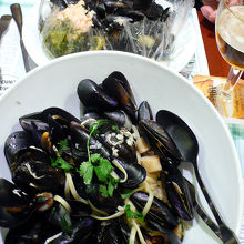 手前はパスタが入ってます。