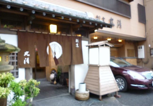 鱧の食感を楽しむには、ハモ料理の割烹店　丸清でしょう