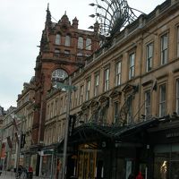 ホテルから電車で一駅でメインに行けます