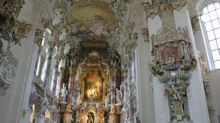 夜19時まで開いている豪華絢爛な穴場教会