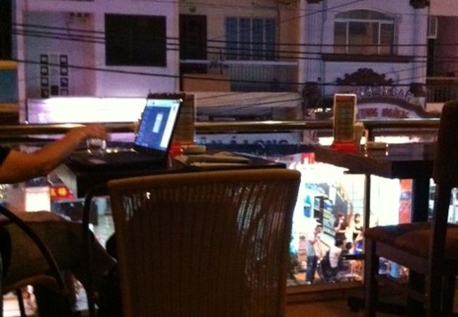 Bui Vien通りを見下ろしながら、まったり長居できるカフェ