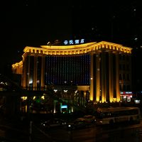 夜のライトアップがきれいです