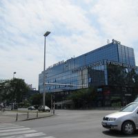 奥の高い方がインターナショナルホテルです